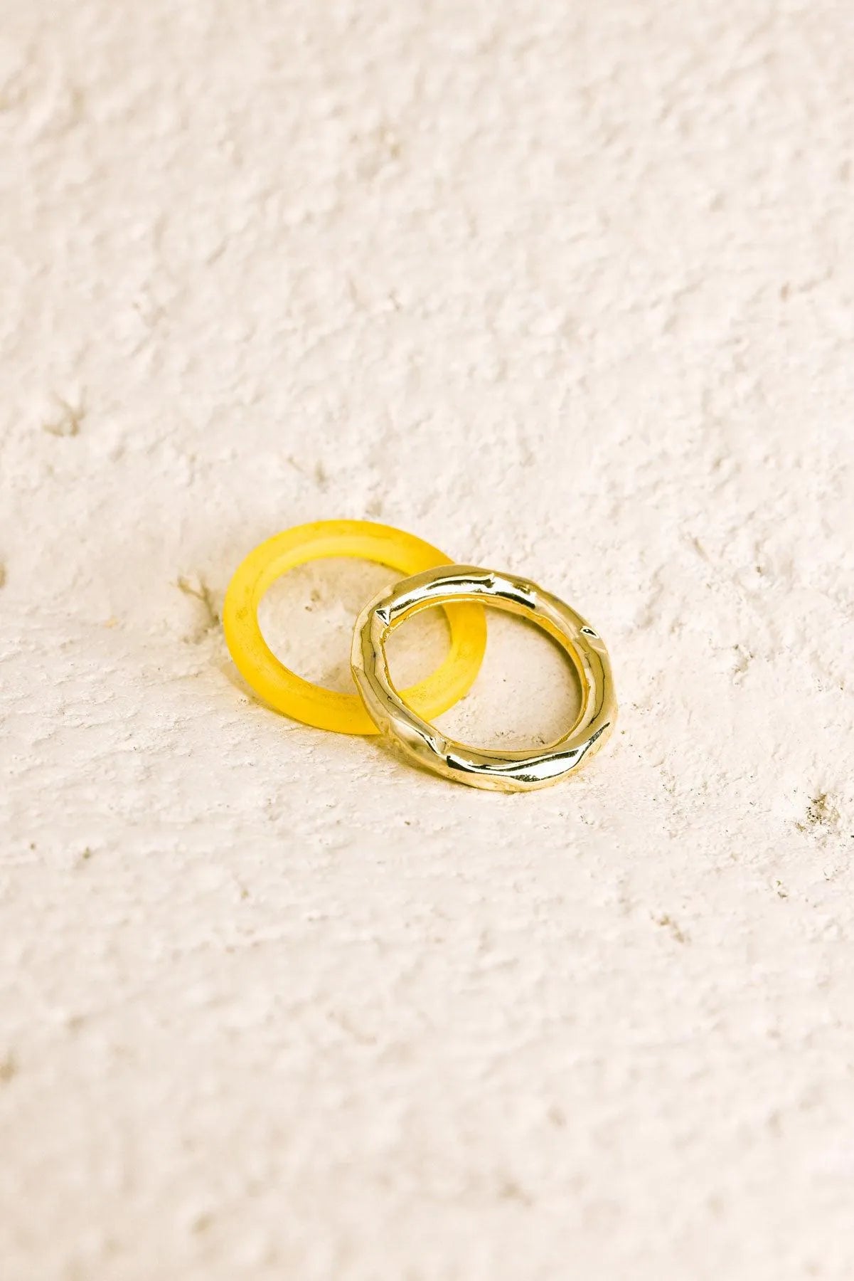 Vintage Style Metallic Acrylic Resin Ring Set